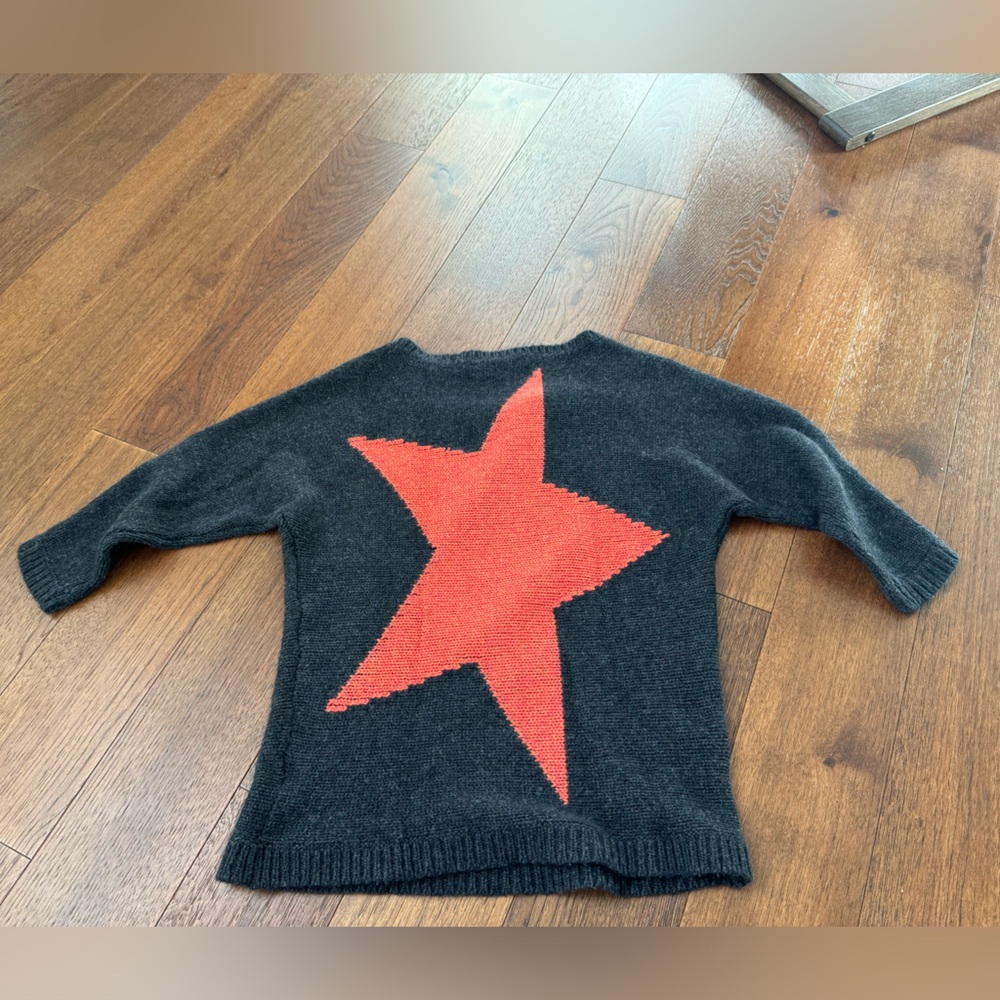 Very gently used 360cashmere sweater with star design on the back. Size XS.